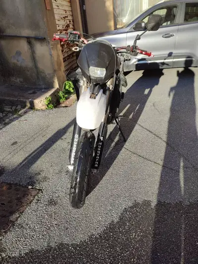 Husqvarna SM 125 (2009) usata
