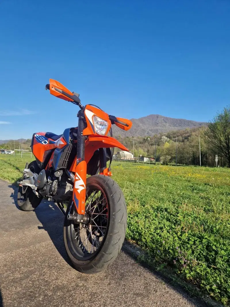 KTM 690 SMC R (2023 - 25) (4)