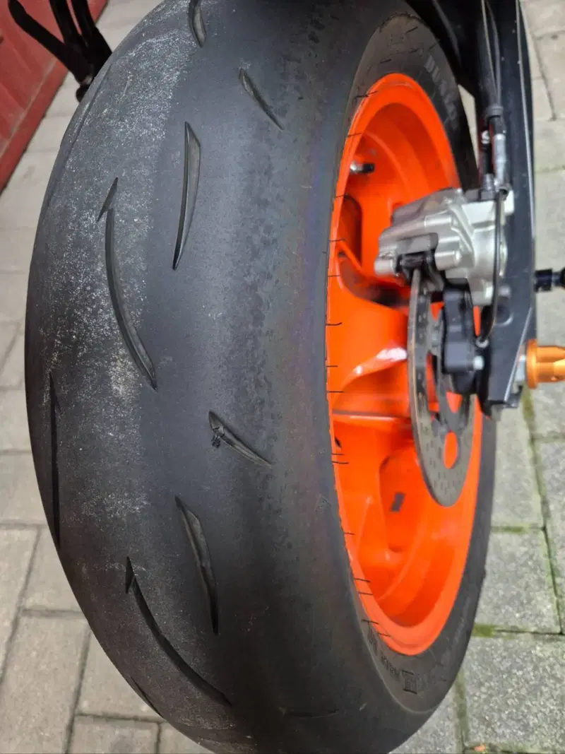 KTM 890 Duke R (2020) (7)