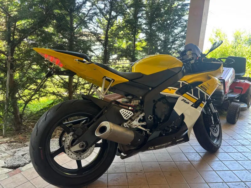 Yamaha YZF R6 (2008 - 09) (8)
