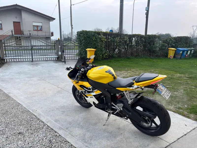Yamaha YZF R6 (2008 - 09) (11)