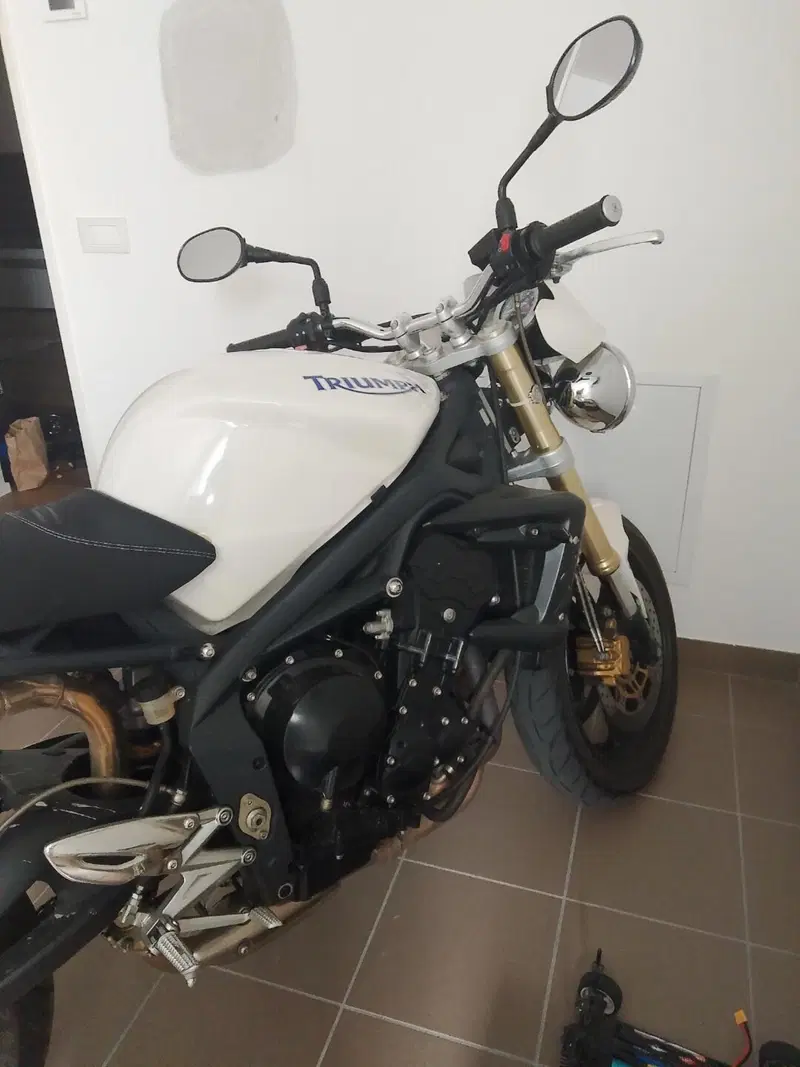 Triumph Street Triple (2007 - 12) (6)
