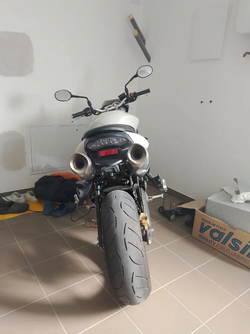 Triumph Street Triple (2007 - 12) (7)