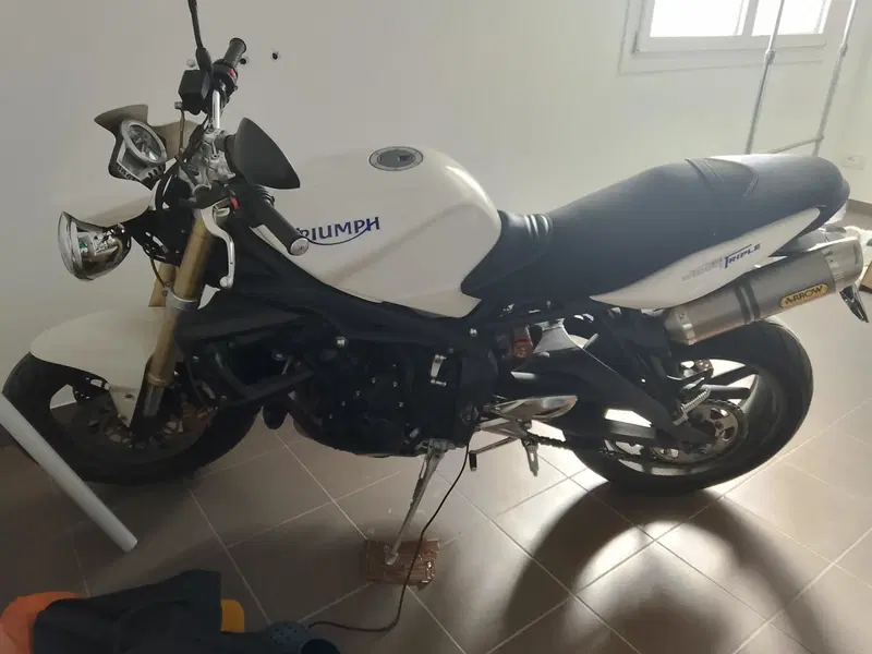 Triumph Street Triple (2007 - 12) (9)