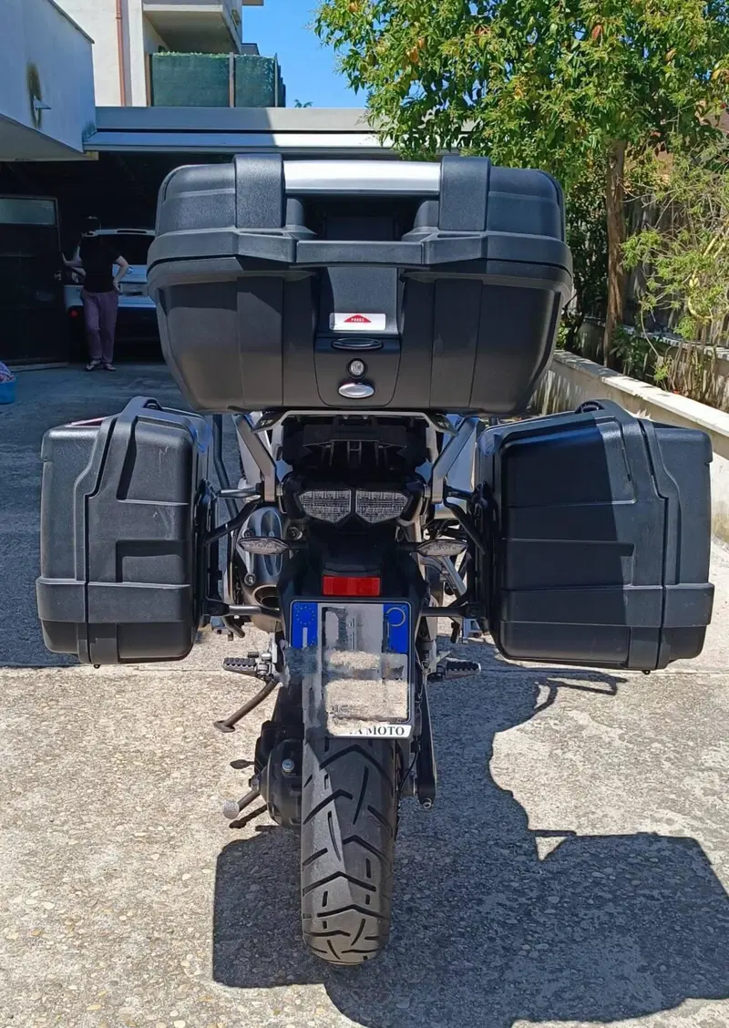 Yamaha XT1200Z Super Ténéré First Edition (2010 - 11) (4)
