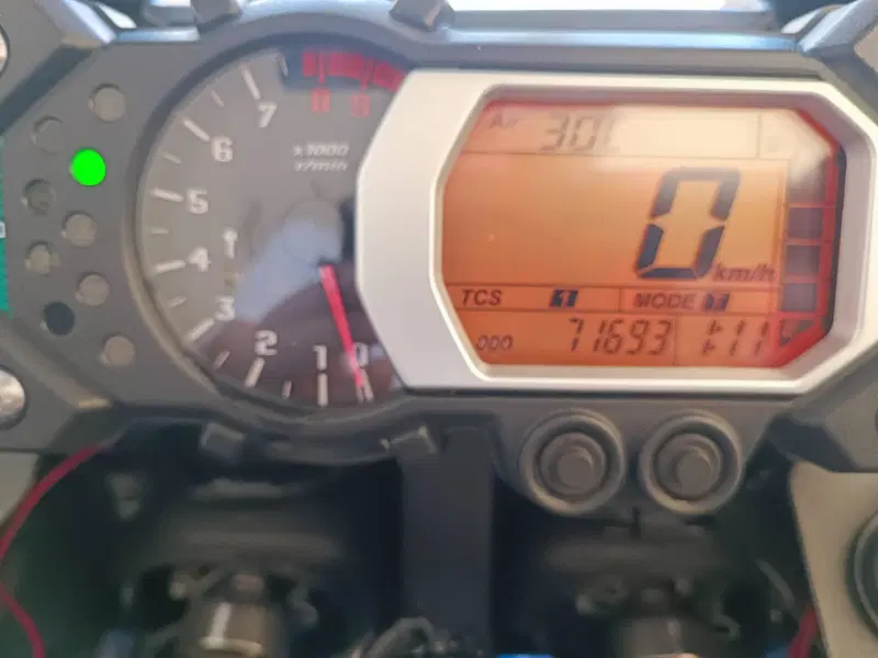 Yamaha XT1200Z Super Ténéré First Edition (2010 - 11) (6)