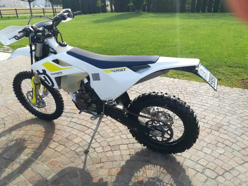 Husqvarna FE 250 (2019) (2)