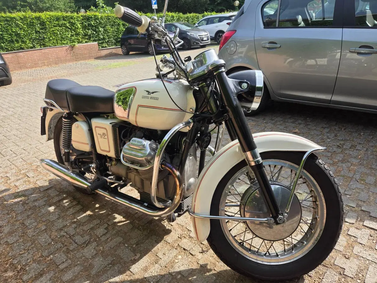 Moto Guzzi V7 (3)