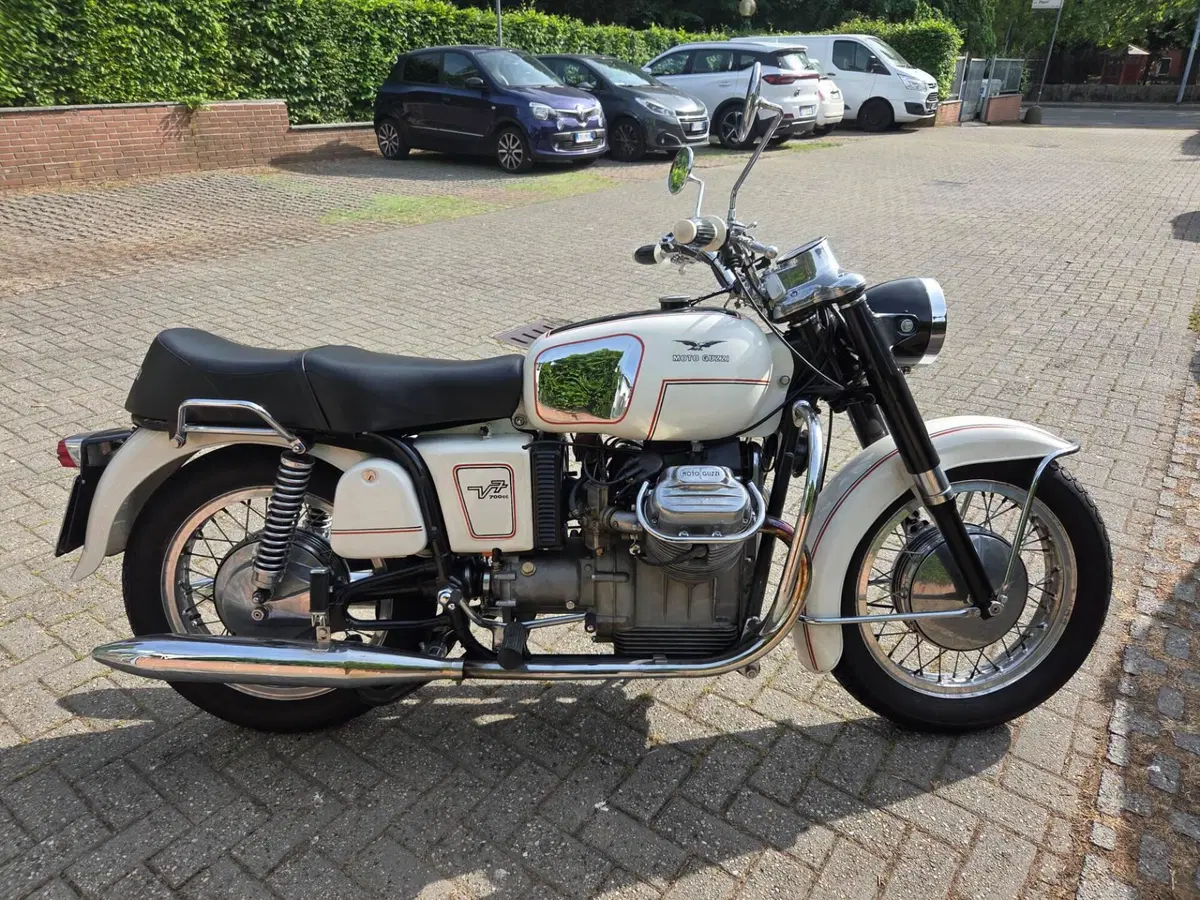 Moto Guzzi V7 (6)