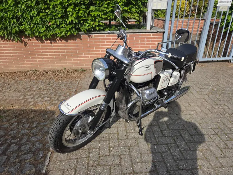 Moto Guzzi V7 (8)
