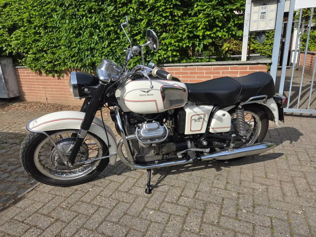 Moto Guzzi V7 (9)