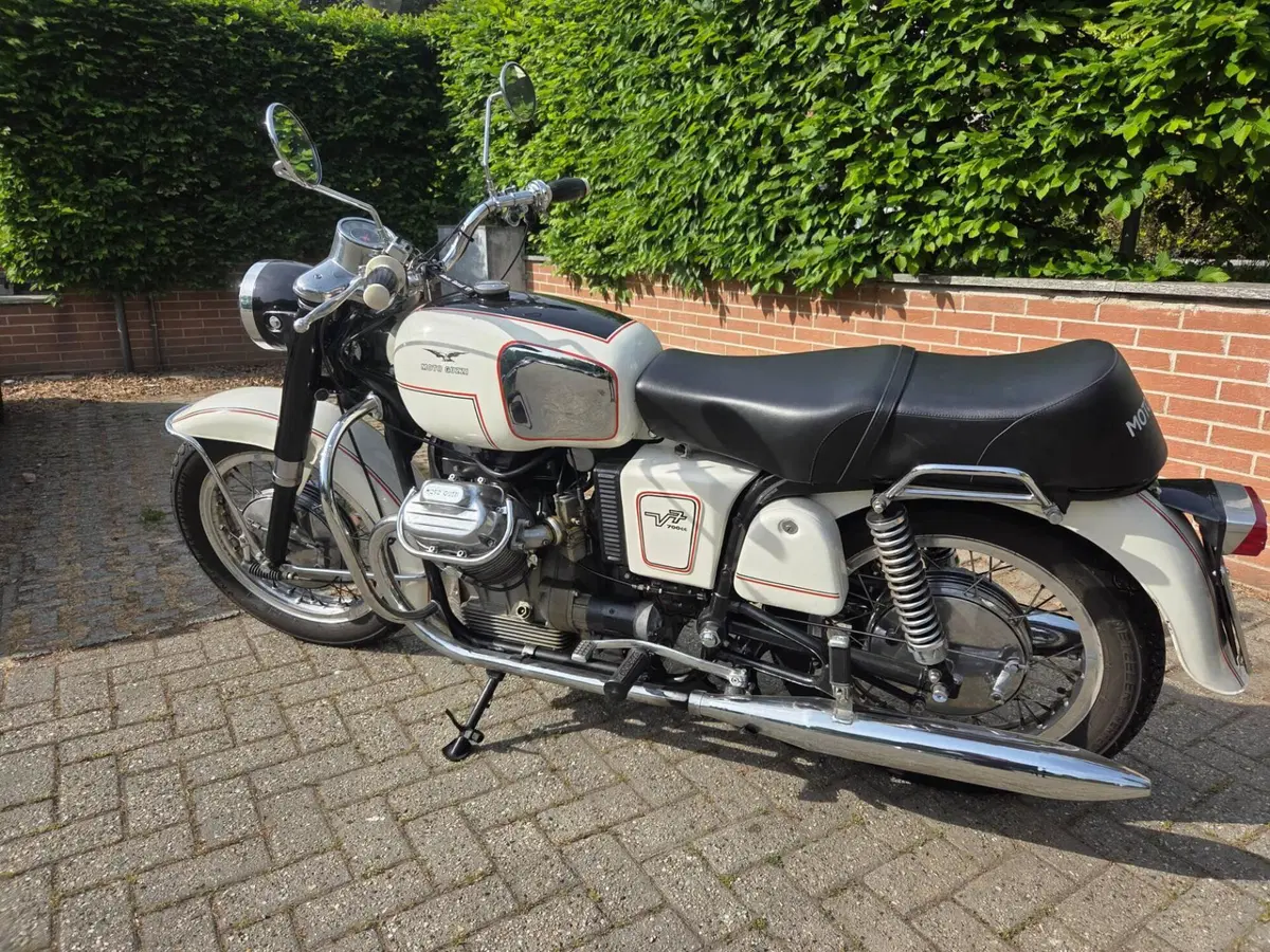 Moto Guzzi V7 (10)
