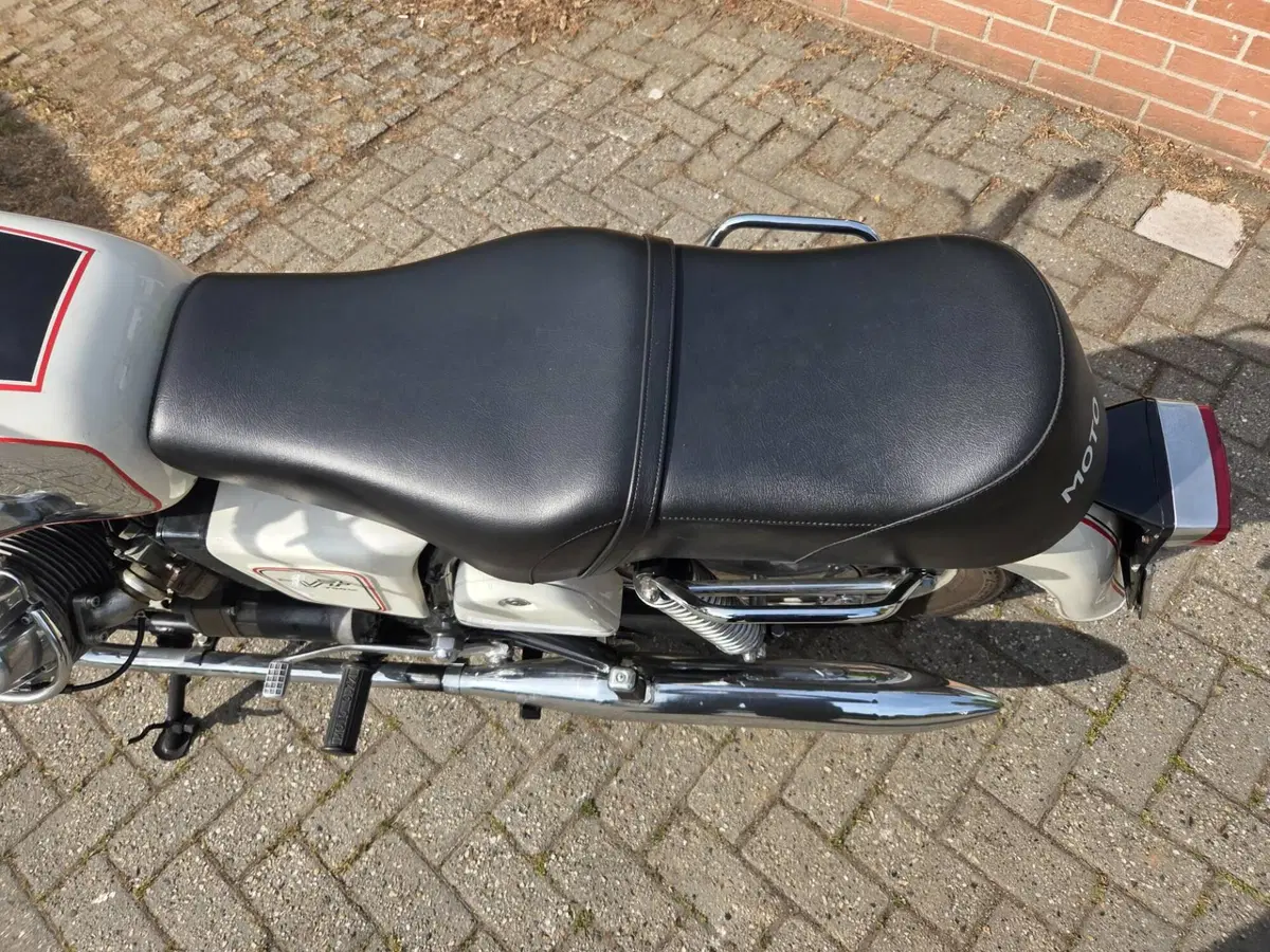 Moto Guzzi V7 (12)