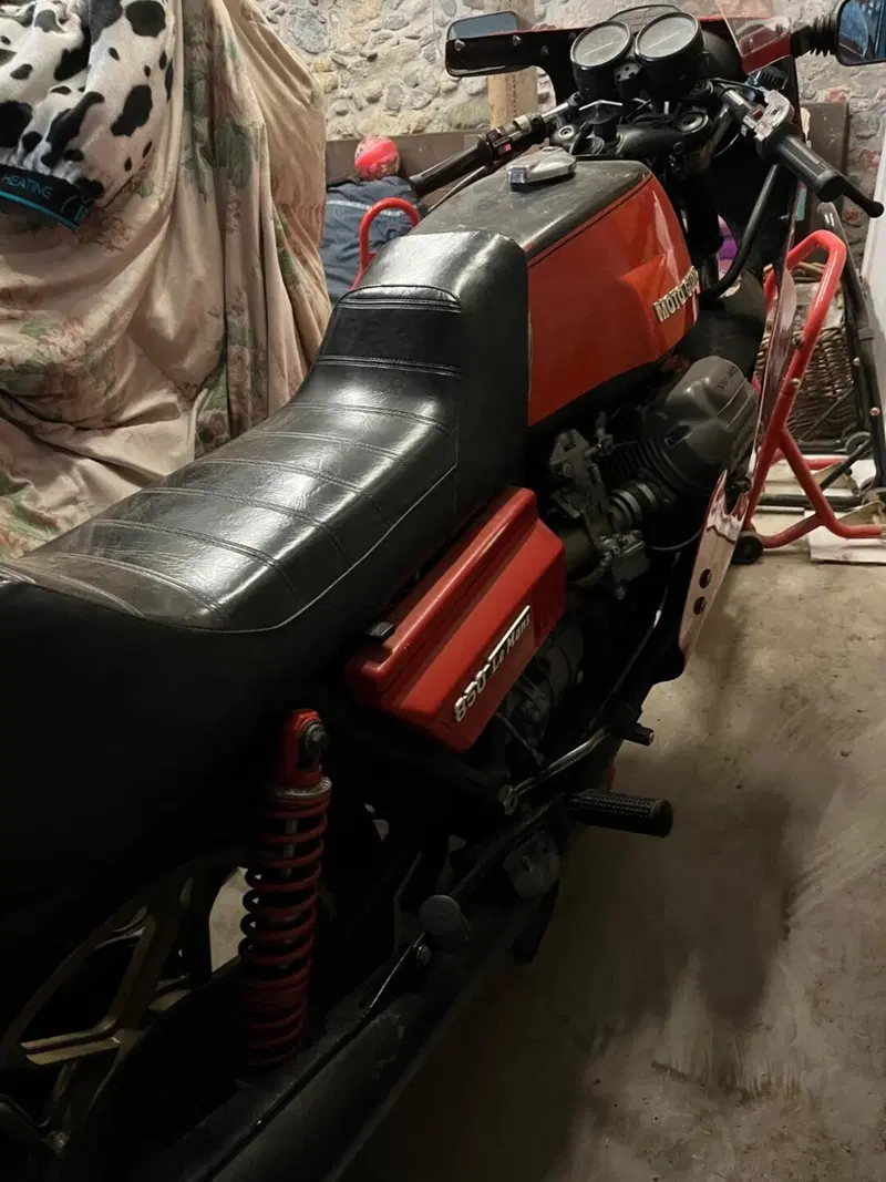 Moto Guzzi Le mans 1 (4)