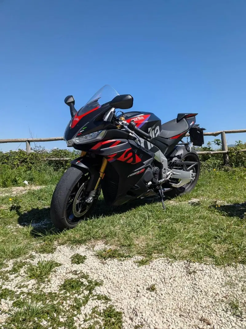 Aprilia RSV4 1100 Factory (2021 - 24) (2)