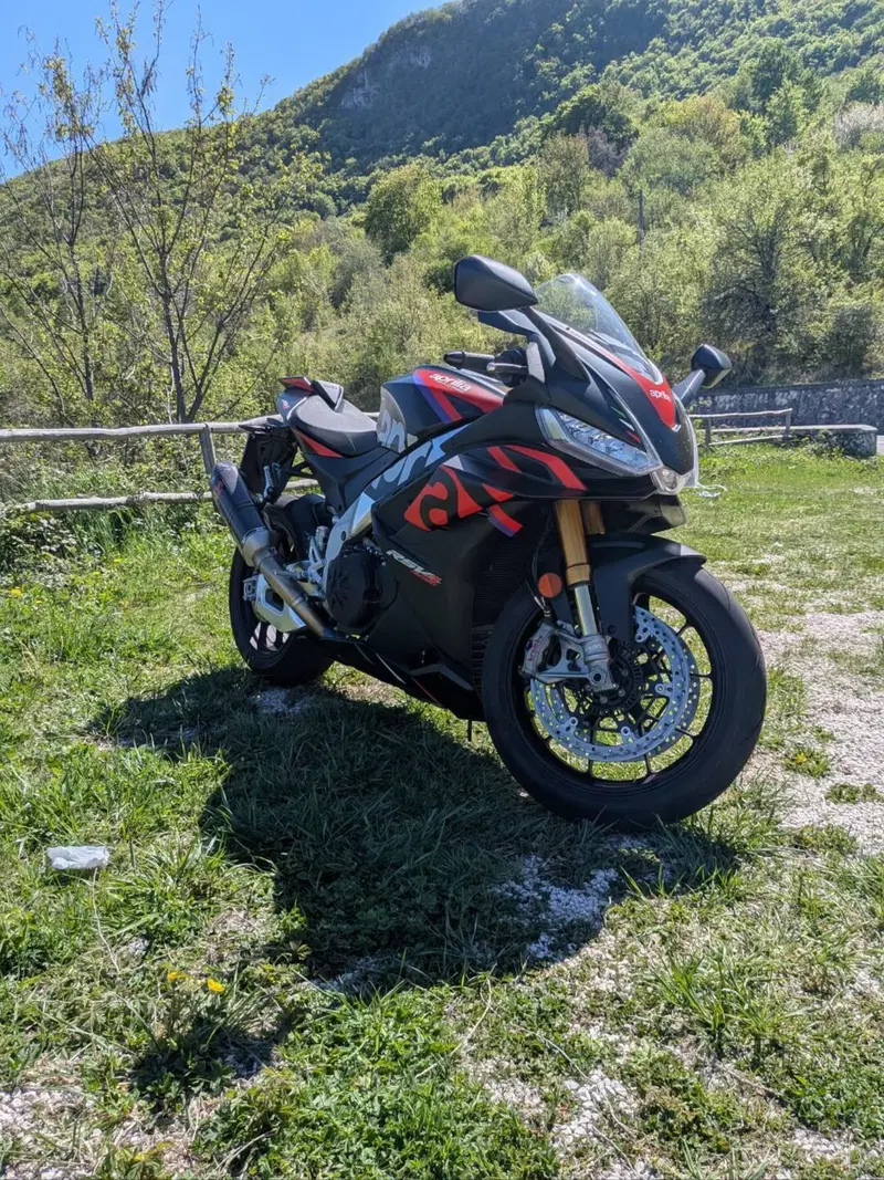 Aprilia RSV4 1100 Factory (2021 - 24) (3)