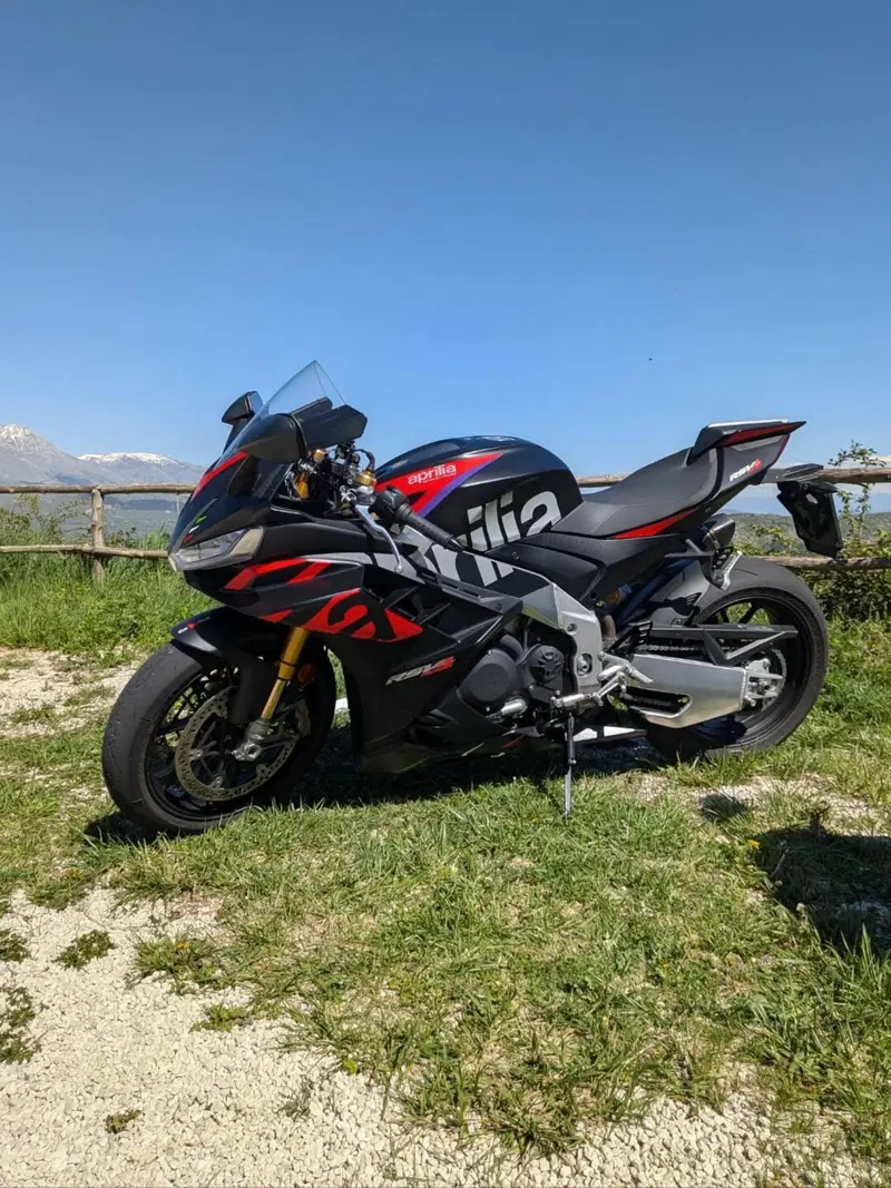 Aprilia RSV4 1100 Factory (2021 - 24) (4)