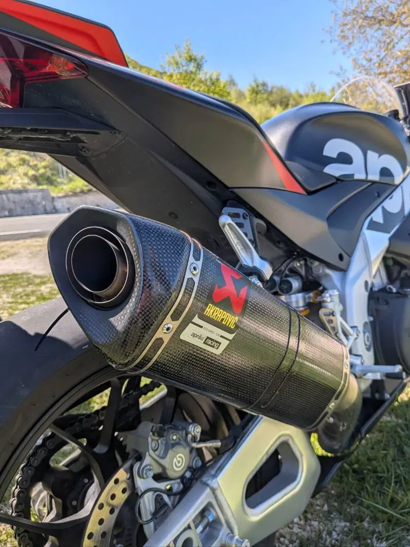 Aprilia RSV4 1100 Factory (2021 - 24) (5)
