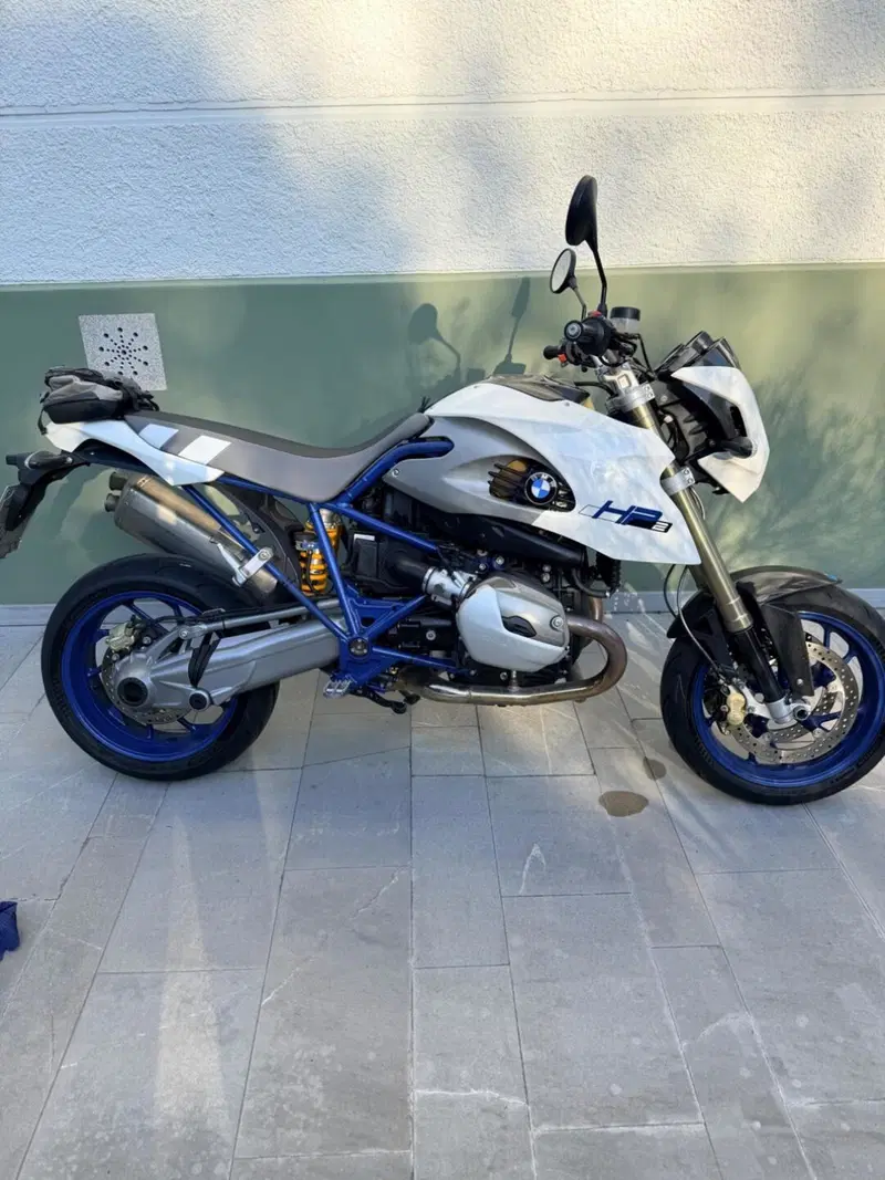 Bmw HP2 Megamoto (4)
