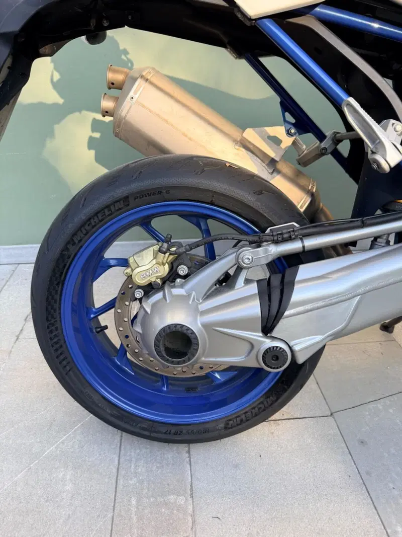 Bmw HP2 Megamoto (6)