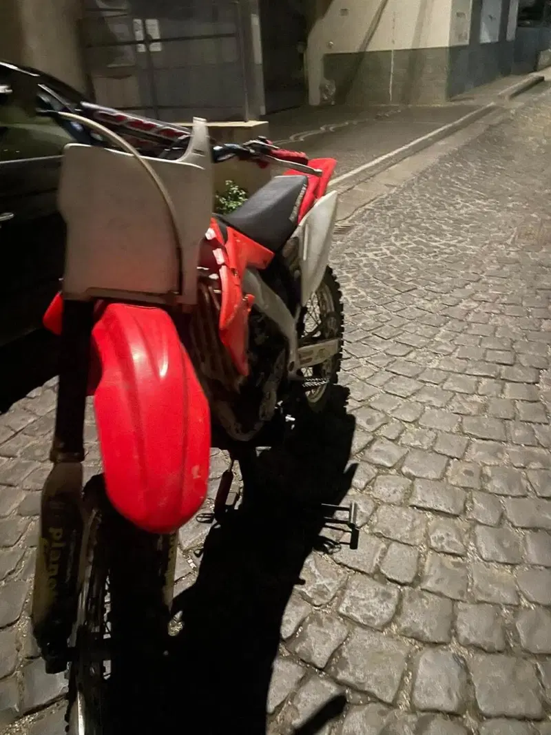 Honda CRF 250R (2005) (3)
