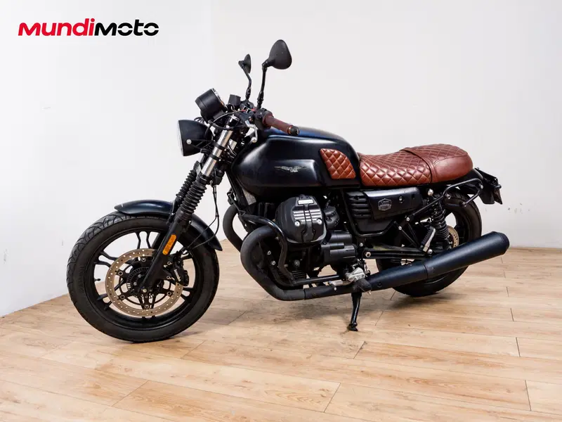 Moto Guzzi V7 III Stone (2017 - 20) (7)