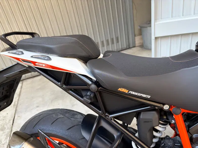 KTM 1290 Super Duke GT (2019 - 20) (6)