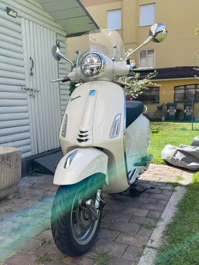 Vespa Primavera 150 (2024 - 25) usata