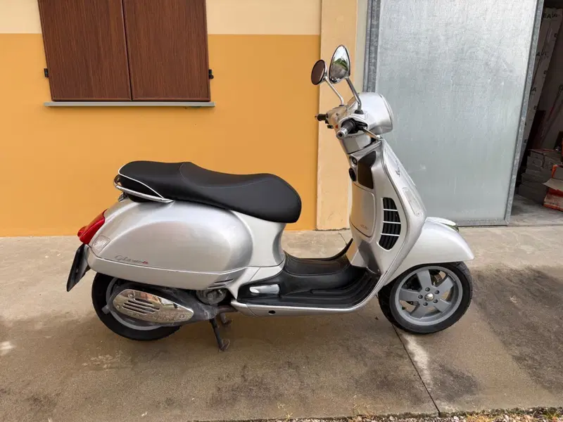 Vespa GTS 250 i.e. (2)