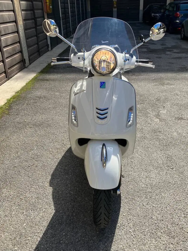 Vespa GTS 300 Super Sport (2017 - 19) (2)
