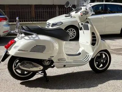 Vespa GTS 300 Super Sport (2017 - 19) usata