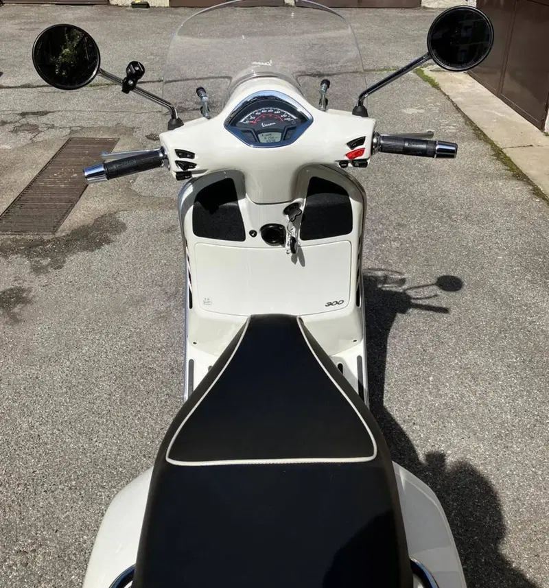 Vespa GTS 300 Super Sport (2017 - 19) (4)