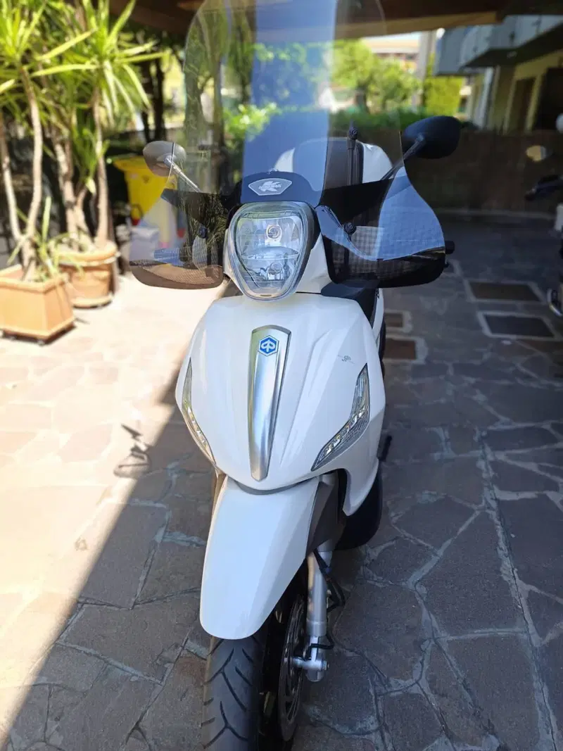 Piaggio Beverly 350 Police ABS-ASR (2018 - 20) (2)