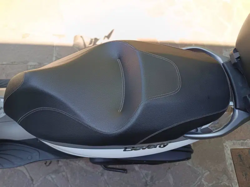 Piaggio Beverly 350 Police ABS-ASR (2018 - 20) (8)