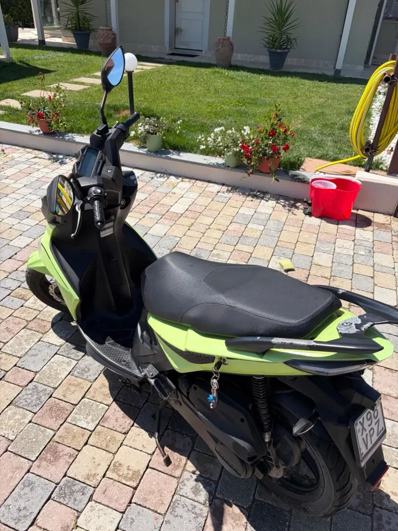 Kymco Super 8 50 R (2022 - 26) (2)