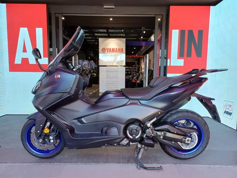 Yamaha T-Max 560 (2022 - 24) (2)