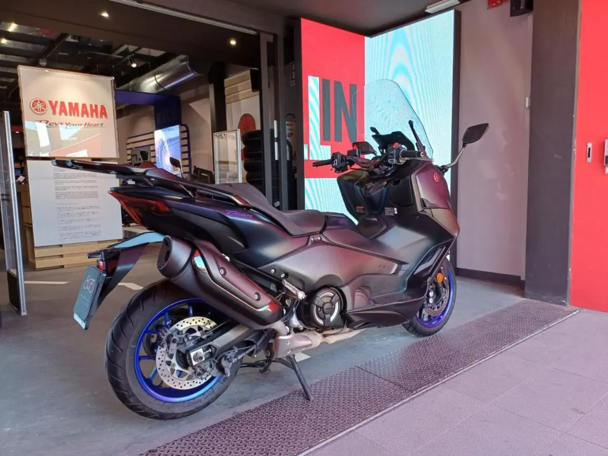 Yamaha T-Max 560 (2022 - 24) (4)