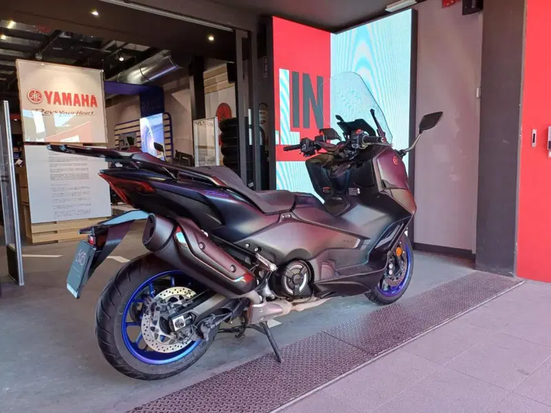 Yamaha T-Max 560 (2022 - 24) (4)