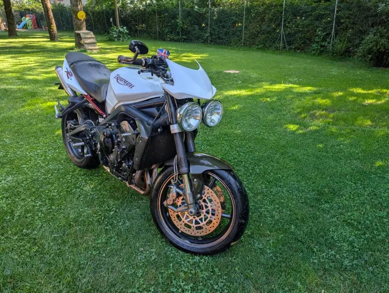 Triumph Street Triple R (2009 - 12) (2)