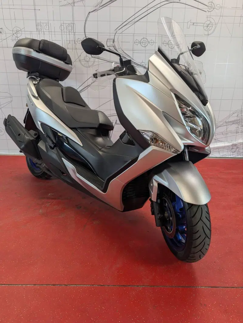 Suzuki Burgman 400 (2022 - 24) (3)
