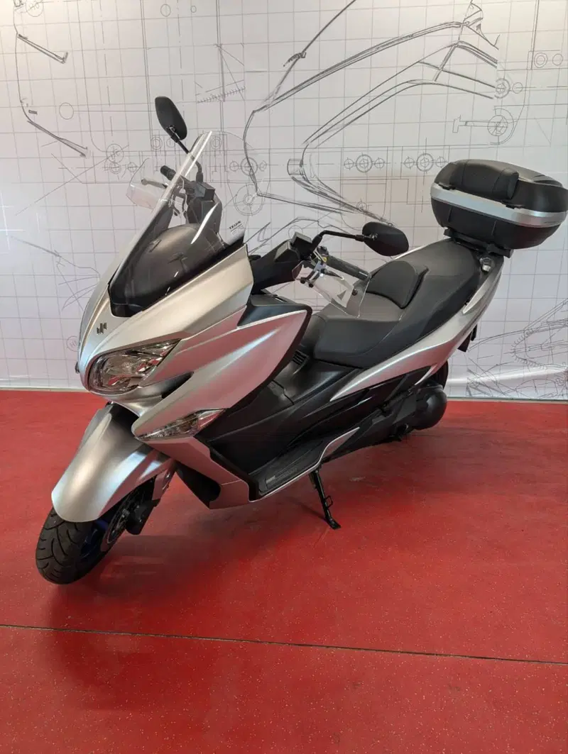 Suzuki Burgman 400 (2022 - 24) (4)