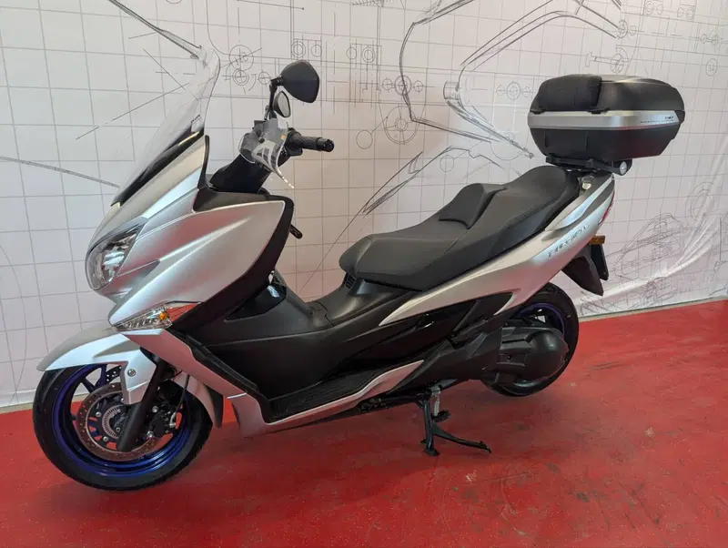 Suzuki Burgman 400 (2022 - 24) (5)