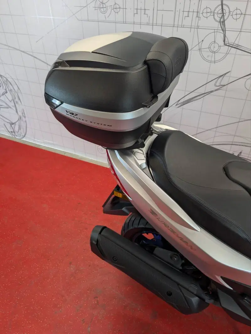 Suzuki Burgman 400 (2022 - 24) (11)
