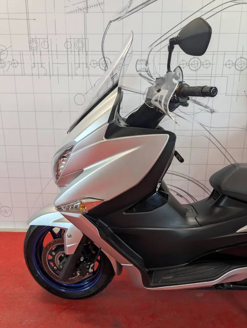 Suzuki Burgman 400 (2022 - 24) (17)