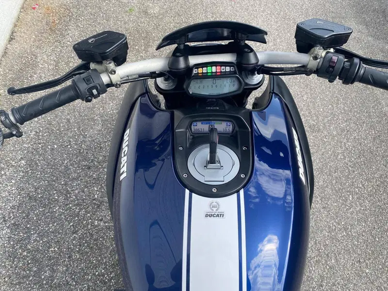 Ducati Diavel 1200 (2010 - 13) (4)