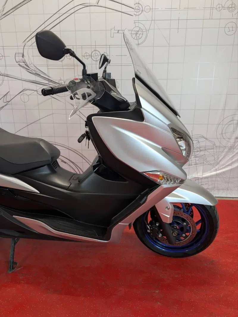 Suzuki Burgman 400 (2022 - 24) (13)