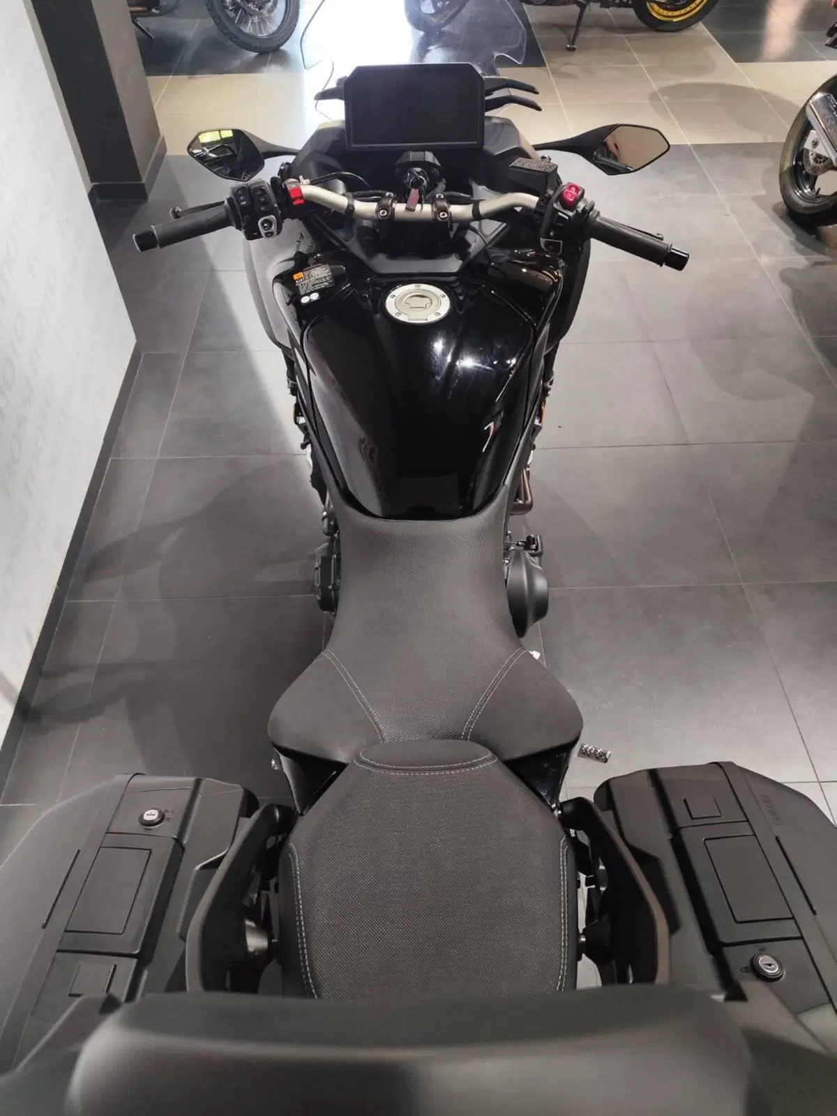 Yamaha Niken 890 GT (2023 - 26) (8)