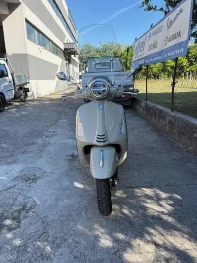 Vespa GTS 300 (2023 - 24) usata