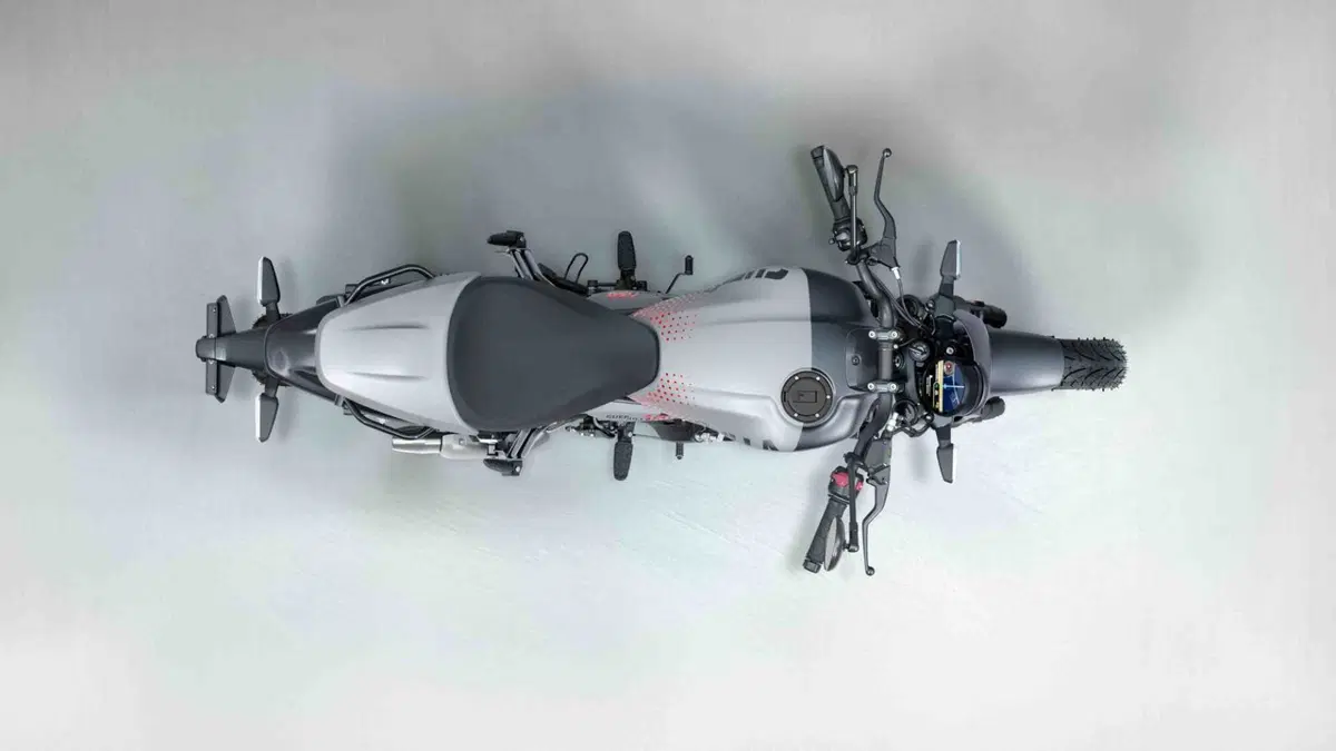 Royal Enfield Guerrilla 450 APEX 2026: la roadster indiana si fa più cattiva (2)