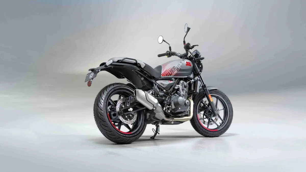 Royal Enfield Guerrilla 450 APEX 2026: la roadster indiana si fa più cattiva (7)